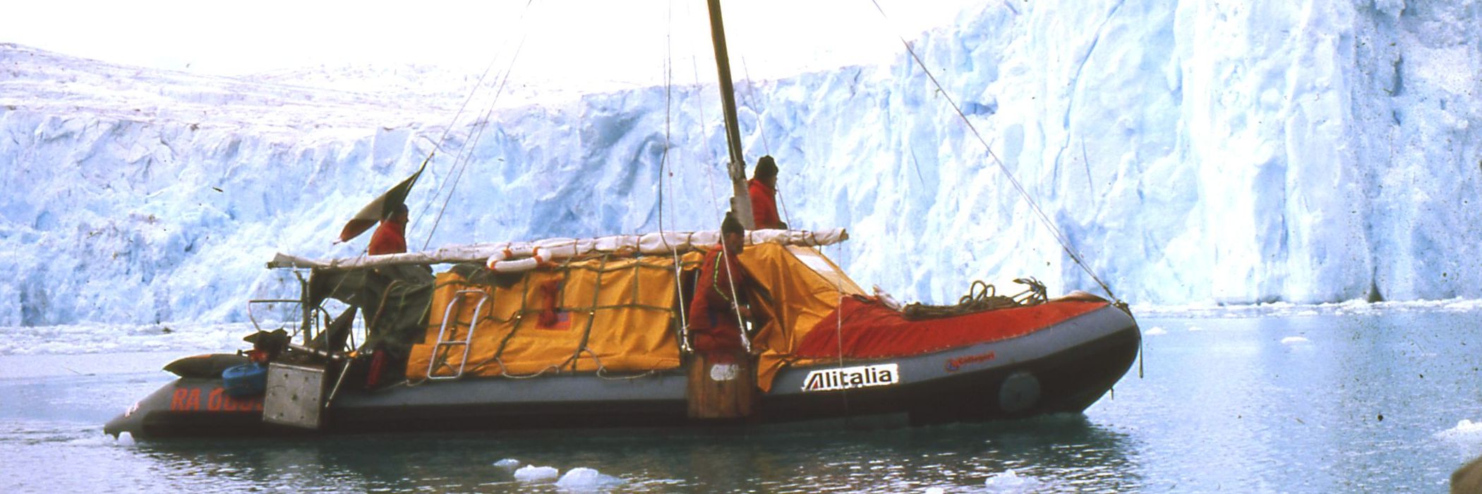 il gommone di barbiero sotto la banchisa antartica